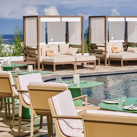 Mercury Designer With Pool Access