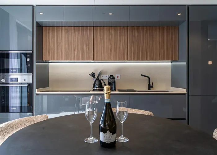 Mercury Designer With Pool Access *