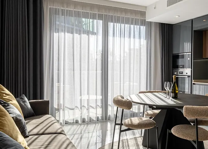 Mercury Designer With Pool Access