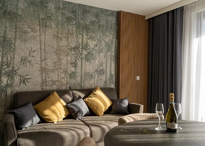 Mercury Designer With Pool Access