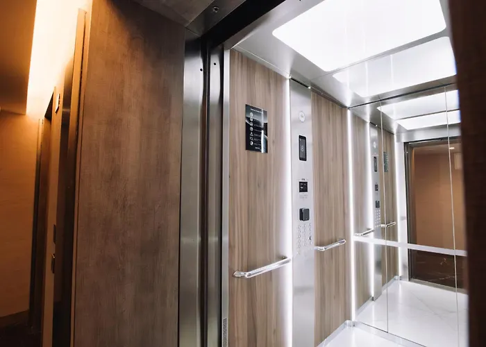 Mercury Designer With Pool Access *