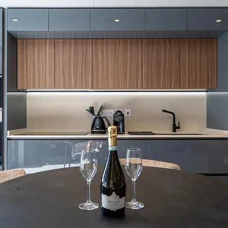 Mercury Designer With Pool Access *