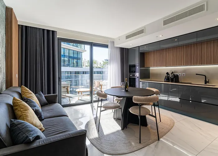 Mercury Designer With Pool Access Appartement