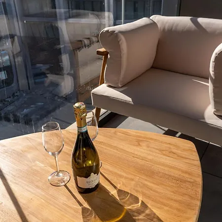 Mercury Designer With Pool Access *