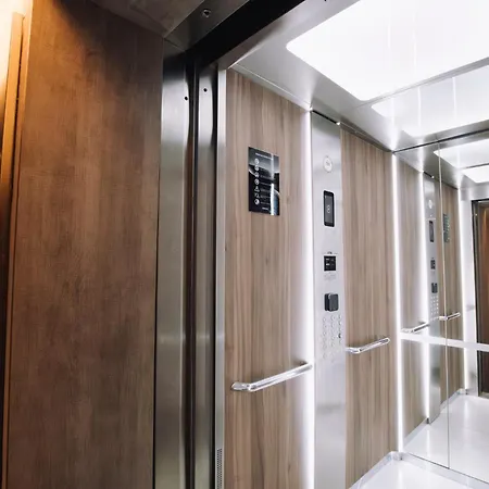 Mercury Designer With Pool Access *